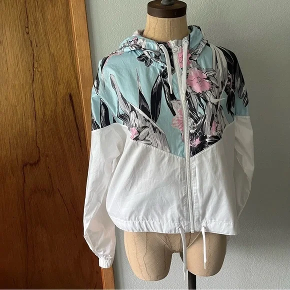 NIKE sz M HYPER FEMME White Cropped Windrunner Floral Print Windbreaker - Picture 3 of 15